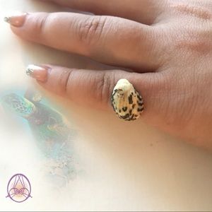 Cookies ‘n Creme Seashell Ring